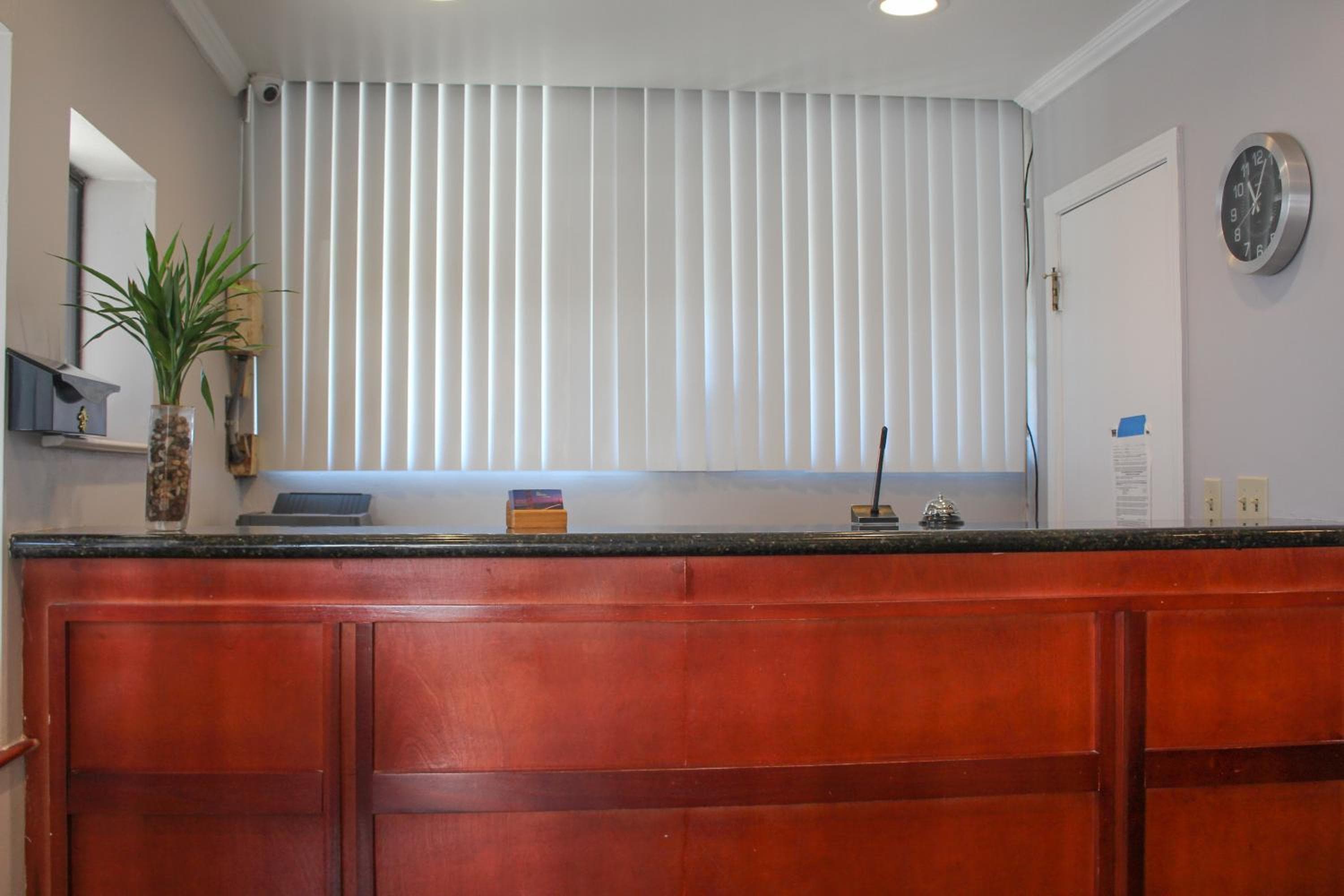 Photograph supplied for Bay Bridge Inn San Francisco