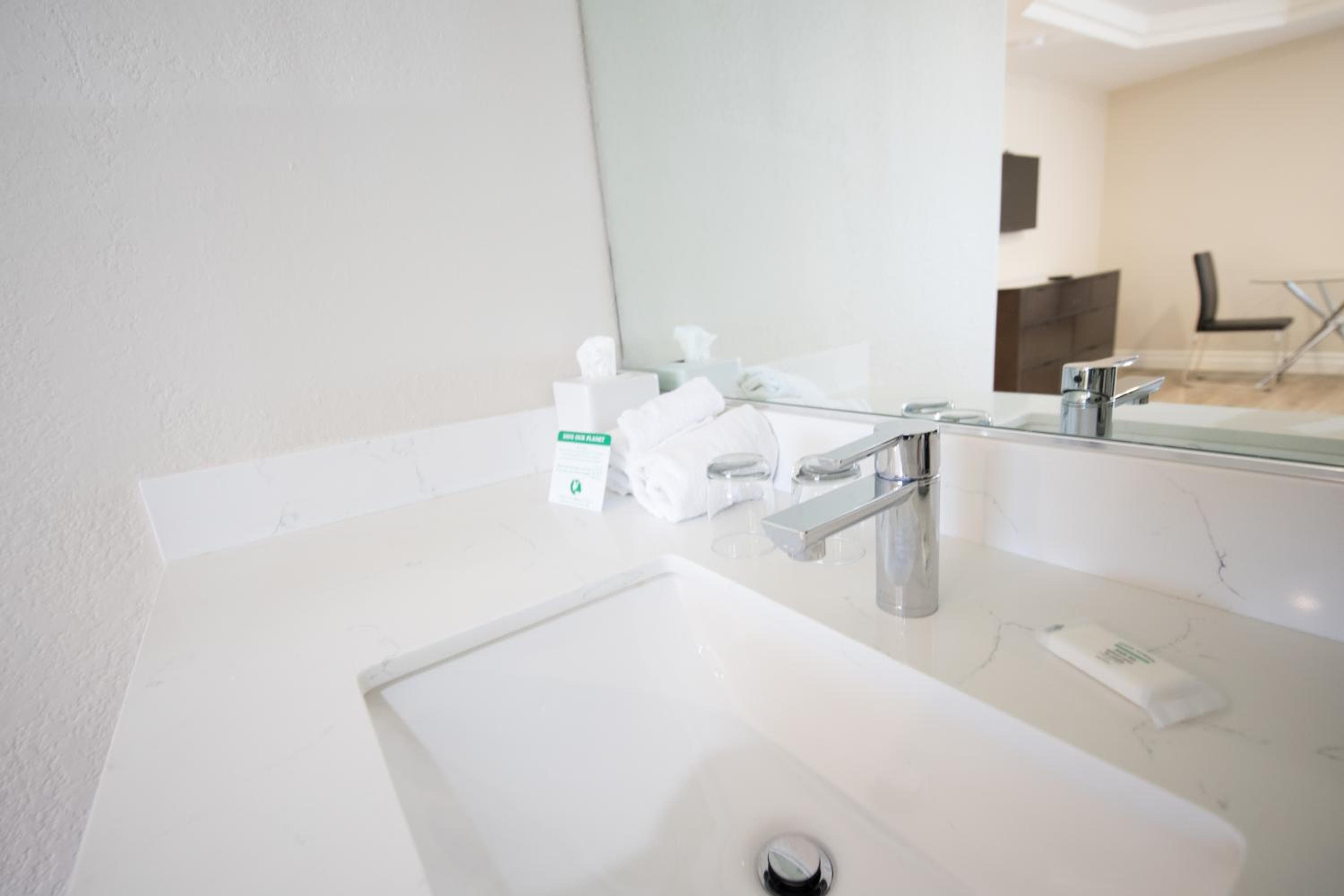 Photograph supplied for Wilshire Crest Hotel