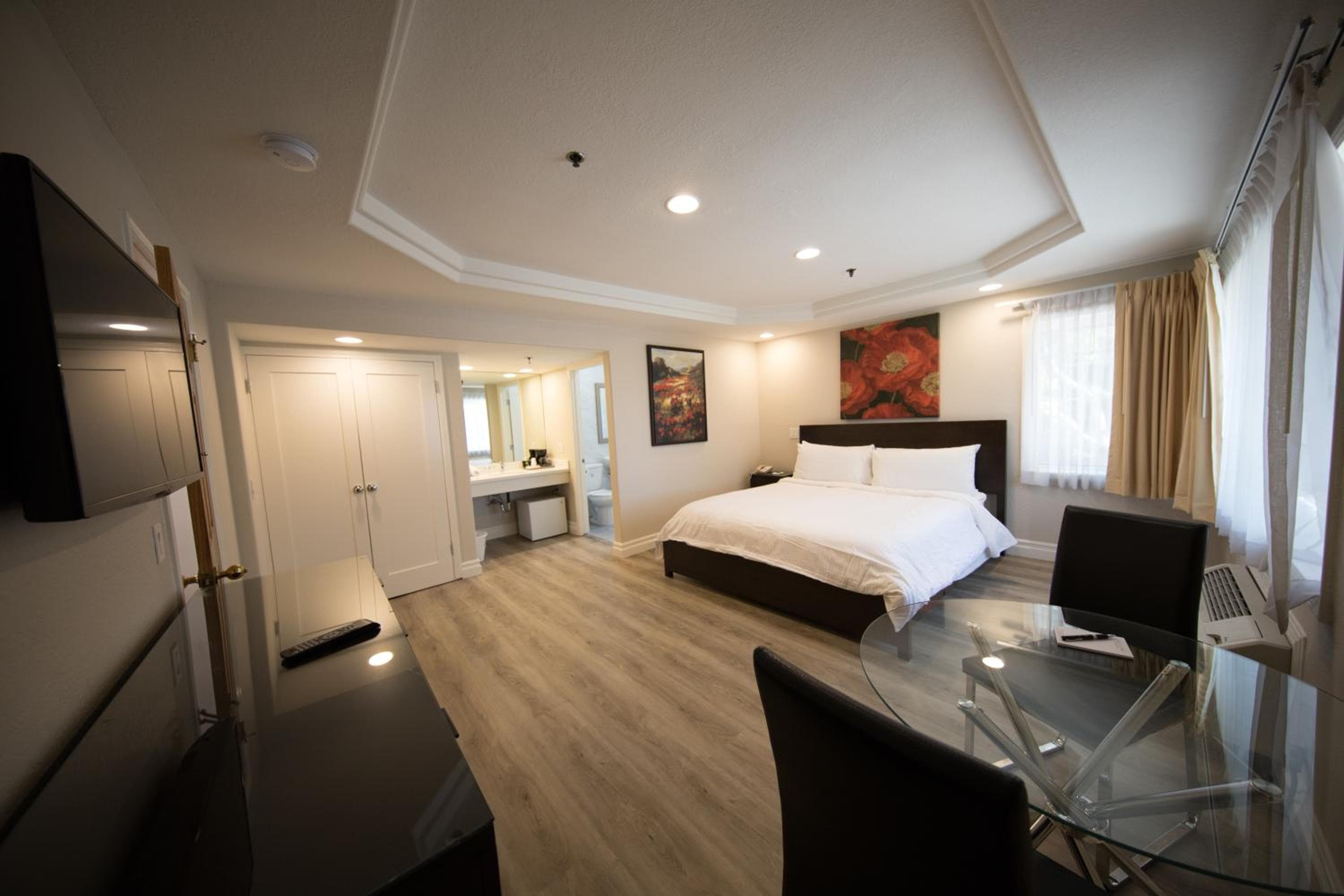 Photograph supplied for Wilshire Crest Hotel