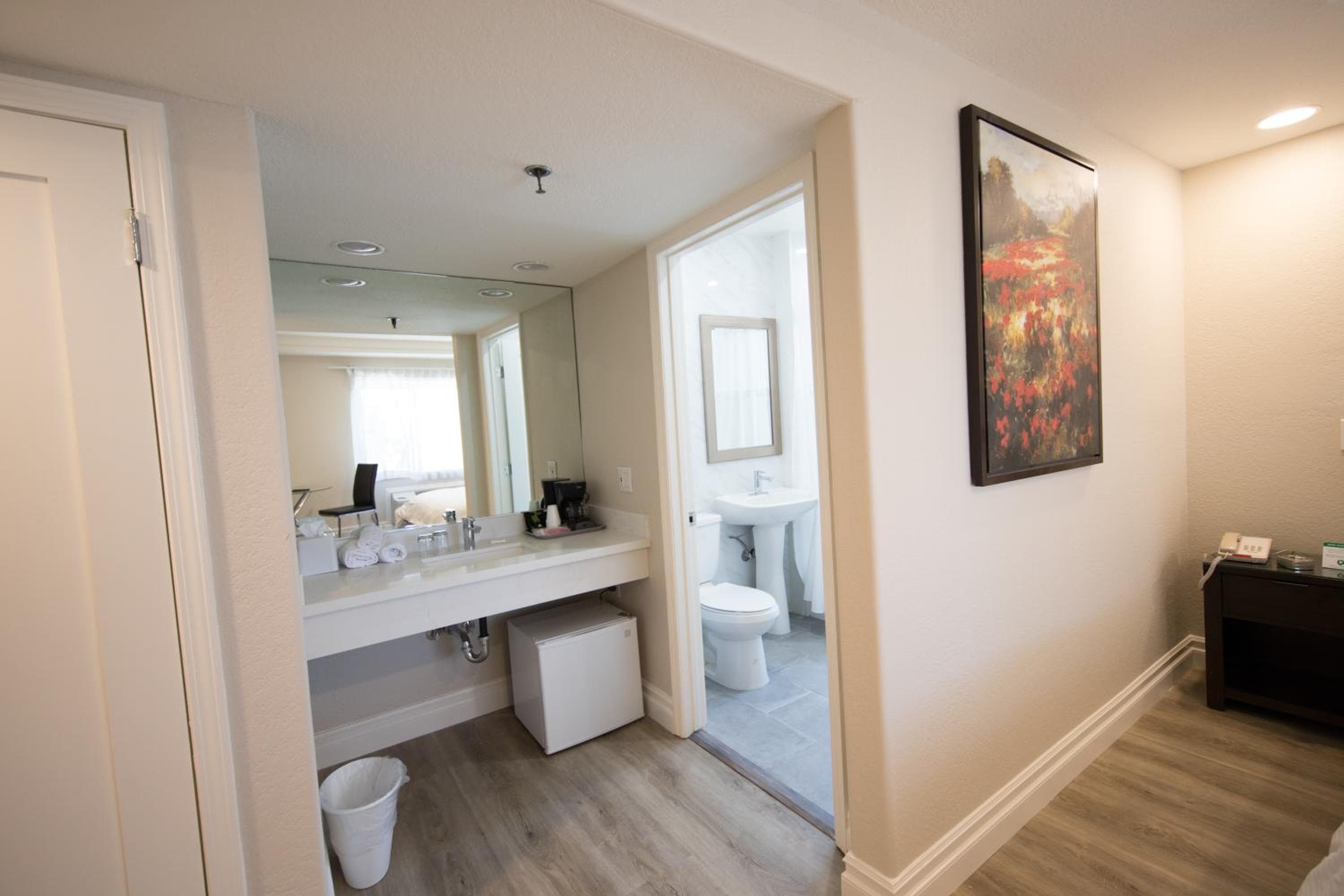 Photograph supplied for Wilshire Crest Hotel