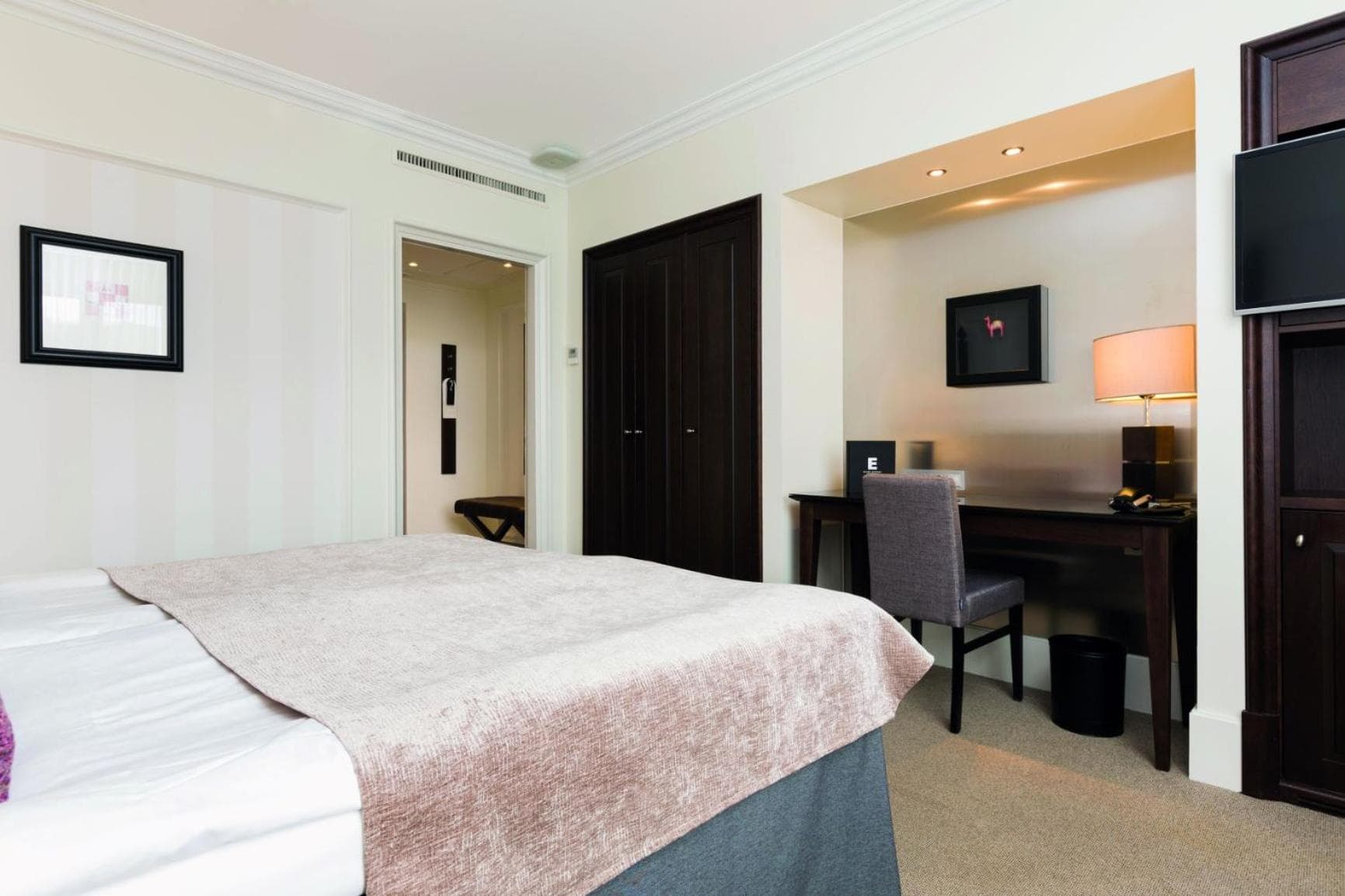 Photograph supplied for Elite Park Avenue Hotel