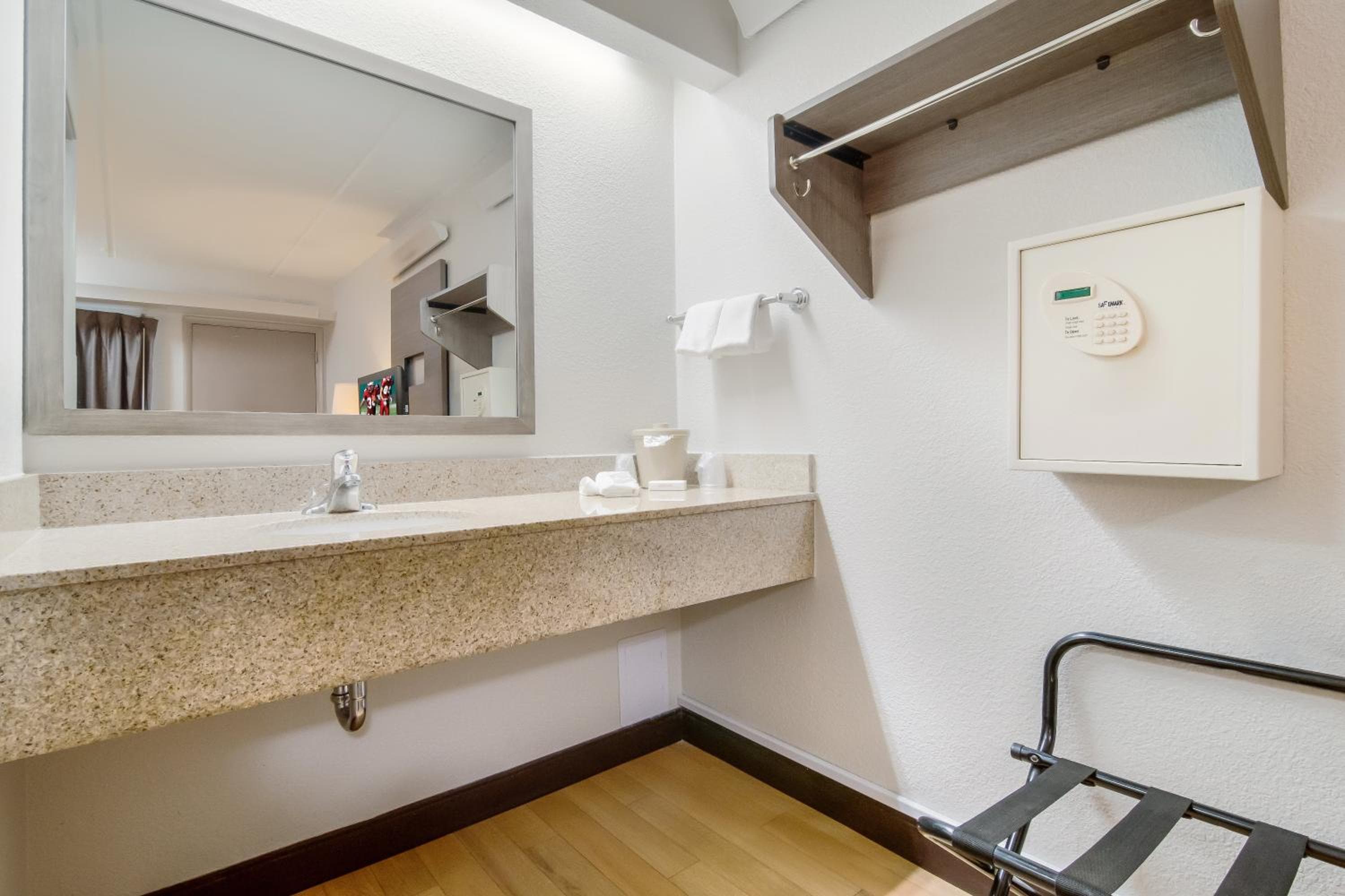 Photograph supplied for Red Roof Inn Durham - Duke Univ Medical Center