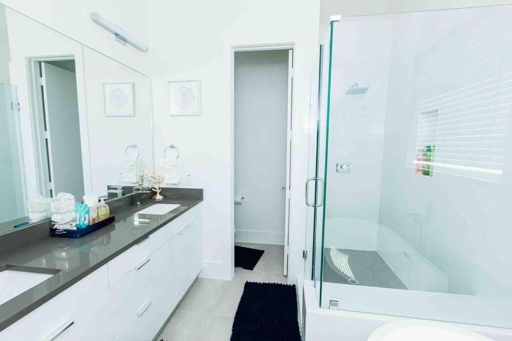 Photograph supplied for Contemporary luxe home 10mins from DT Houston!!!