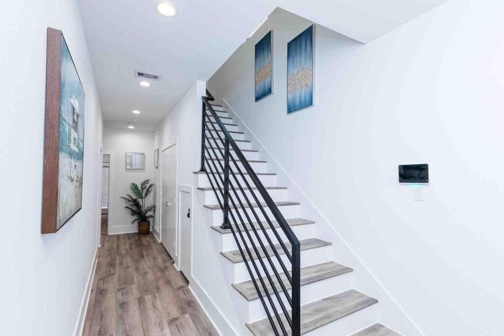 Photograph supplied for Contemporary luxe home 10mins from DT Houston!!!