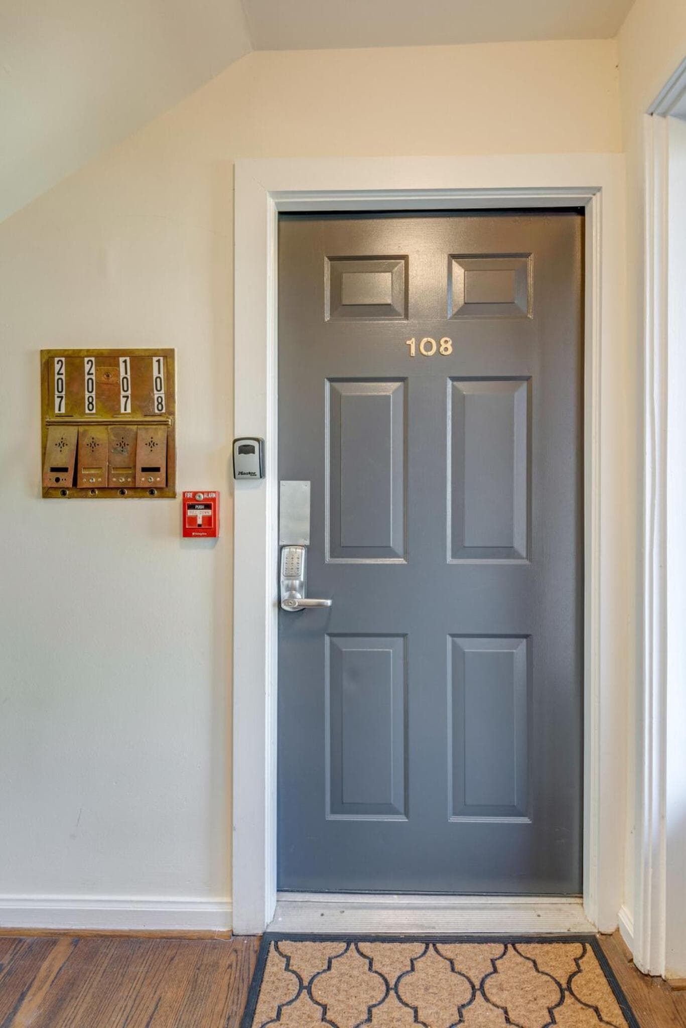 Photograph supplied for 2BR Apt by Vandy Walk to Restaurants -108