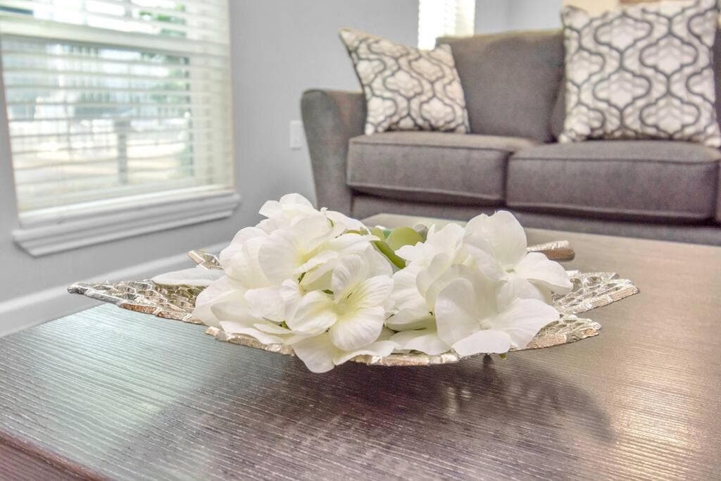 Photograph supplied for Lovely 2 Bedroom + Den Apartment at Medical Center - Sleeps 8