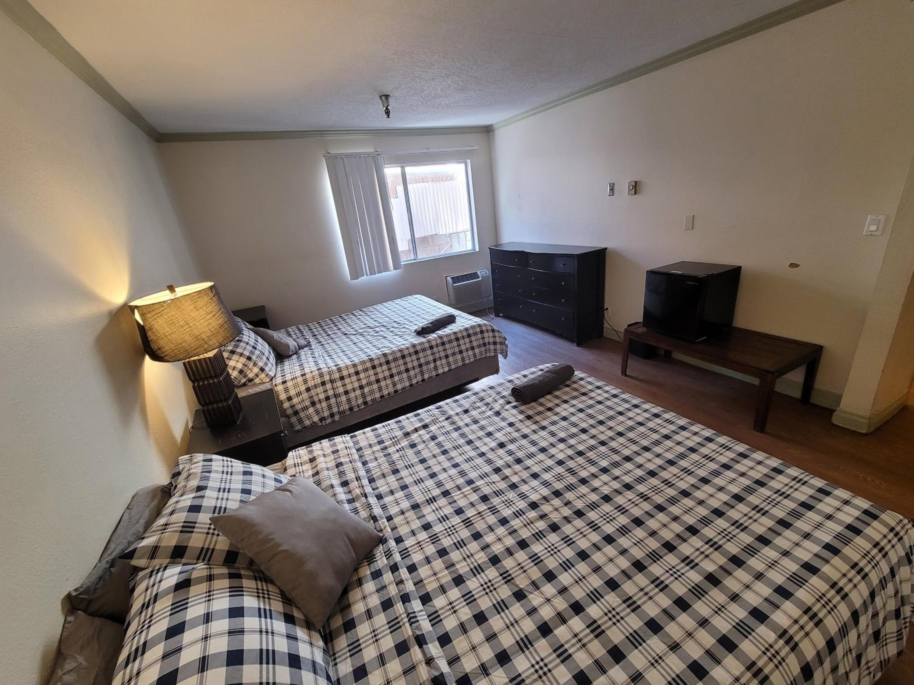Photograph supplied for (A14) LA Spacious Hotel Style Unit