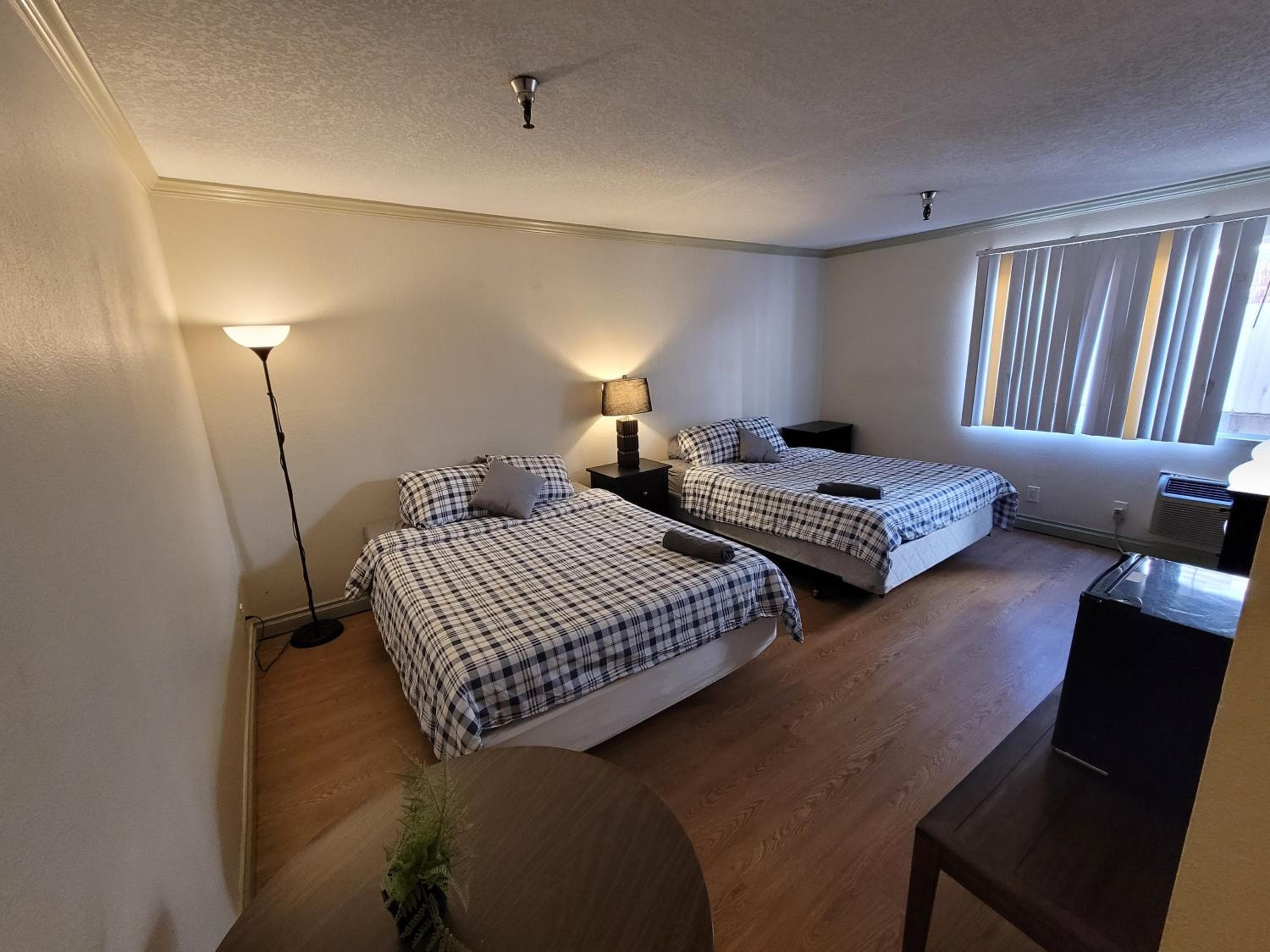 Photograph supplied for (A14) LA Spacious Hotel Style Unit