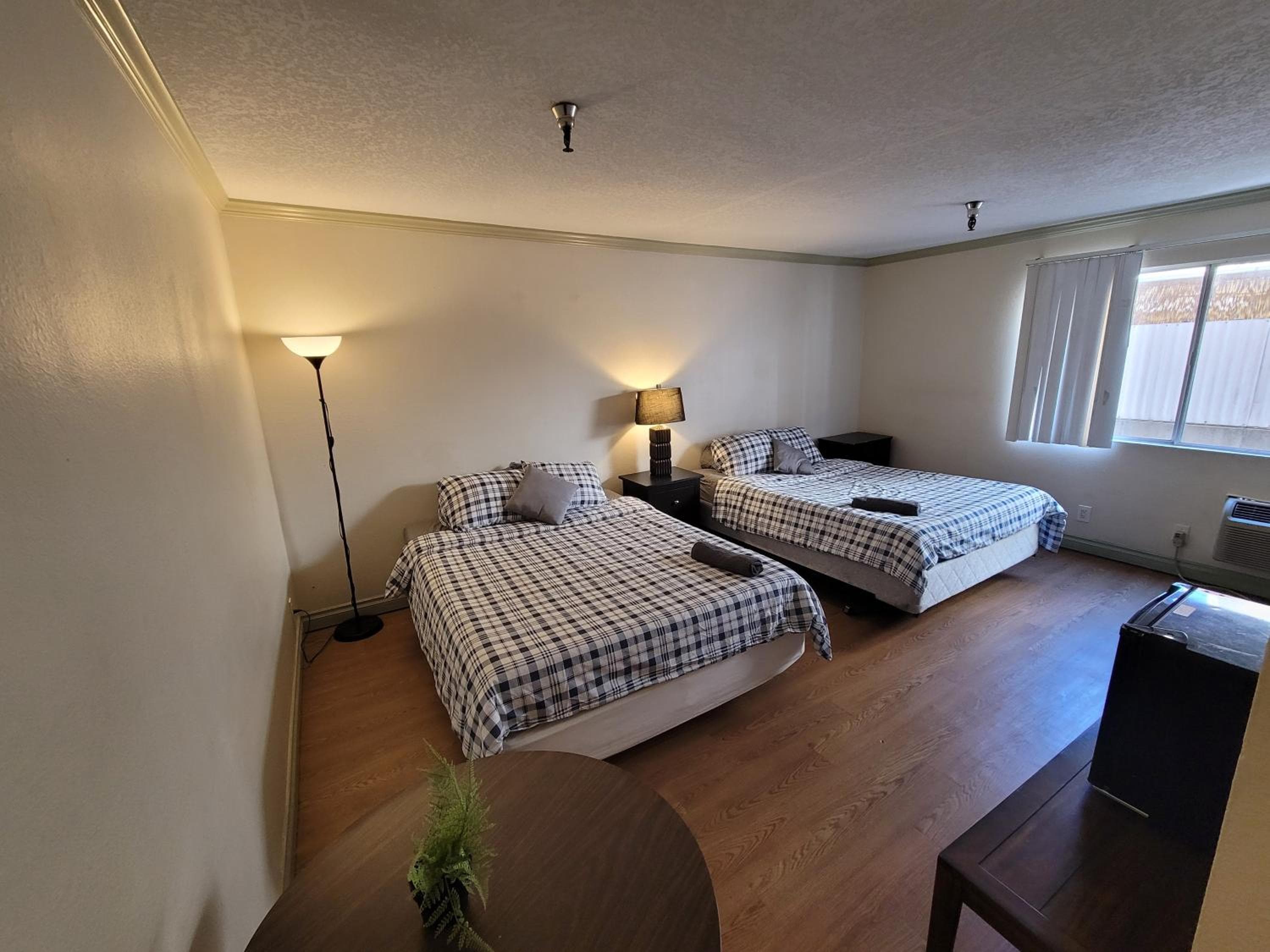 Photograph supplied for (A14) LA Spacious Hotel Style Unit