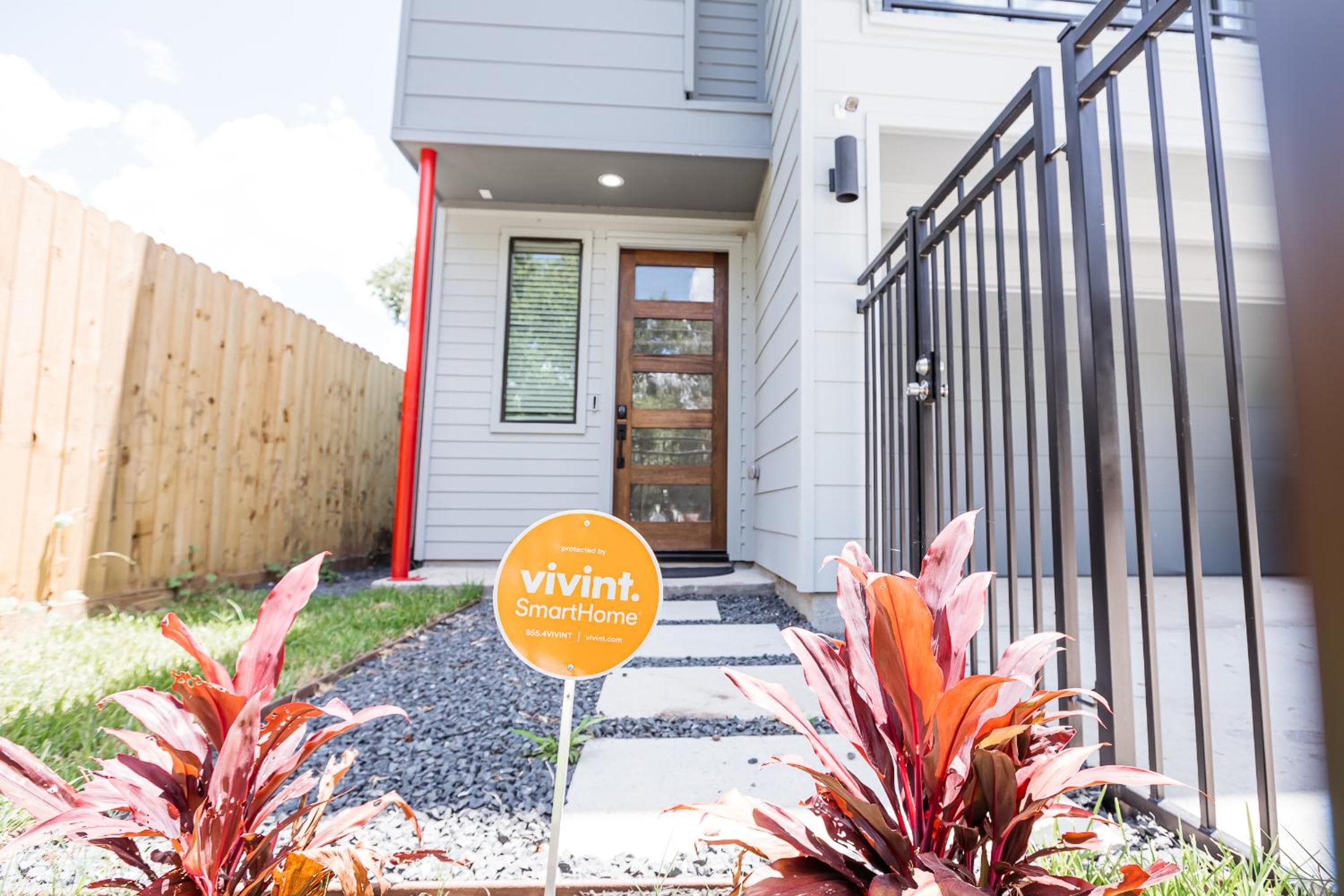 Photograph supplied for Beautifully Decorated, Modern Downtown Houston Home