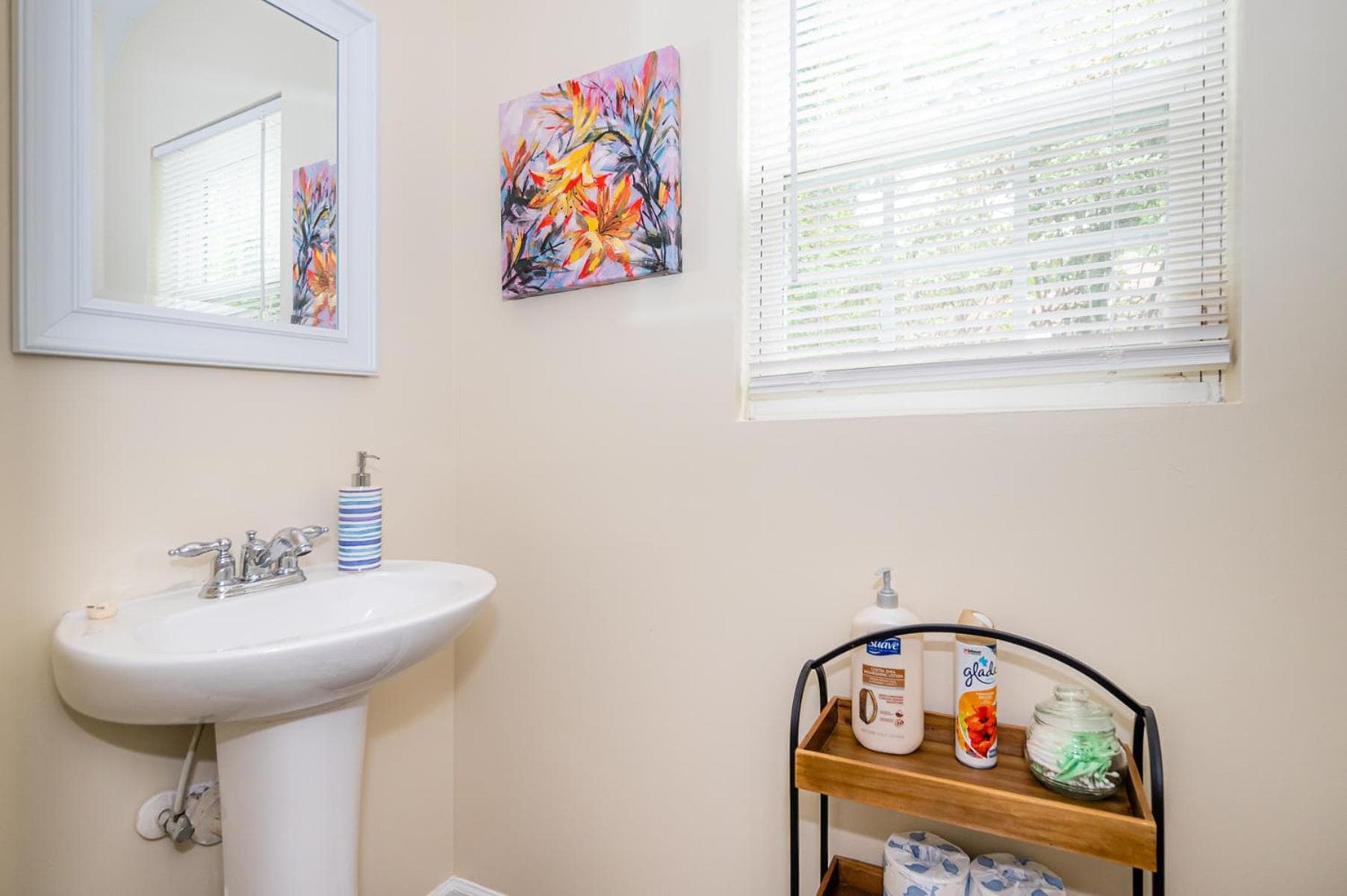 Photograph supplied for Serine Space - Townhome - King Bed - Duke - Long Term Stays