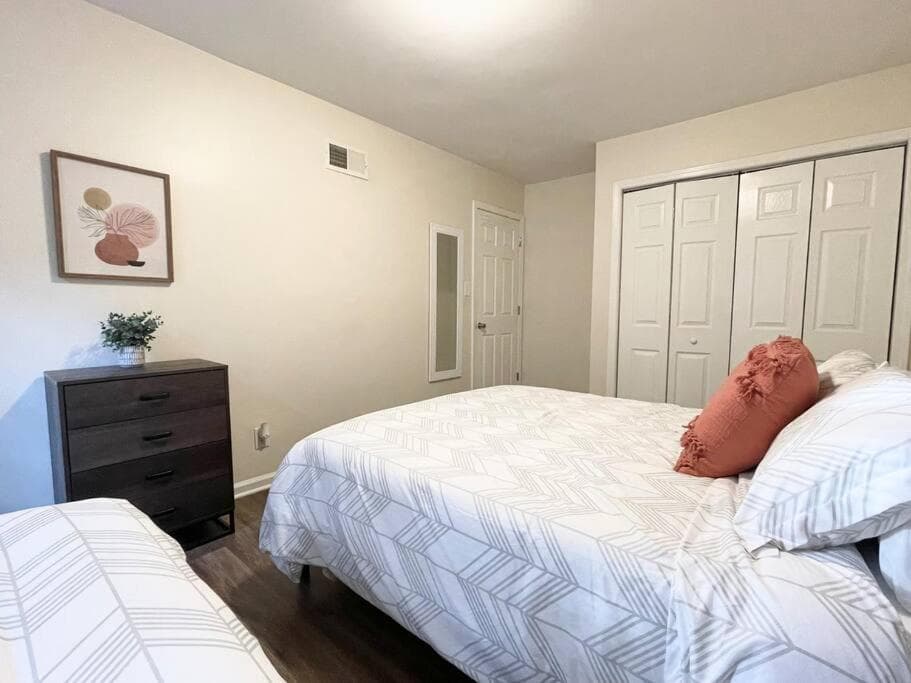 Photograph supplied for *Pristine Pad * King Bed *Duke * Long Term Stays*
