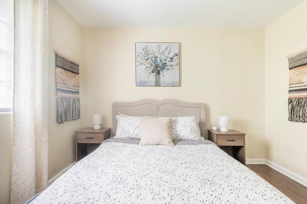 Photograph supplied for *Cool Crib * King Bed * Long Term Stays * Duke*