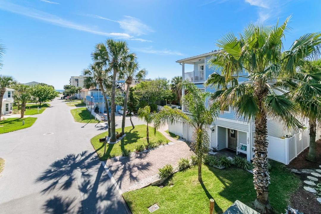 Photograph supplied for Near Mayo Clinic 2 Blocks From Ocean 4 Bedroom Pet Friendly Home