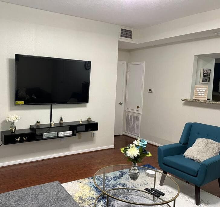 Photograph supplied for Home Away From Home-Cozy 2 BDRM Condo/Med Cntr/NRG