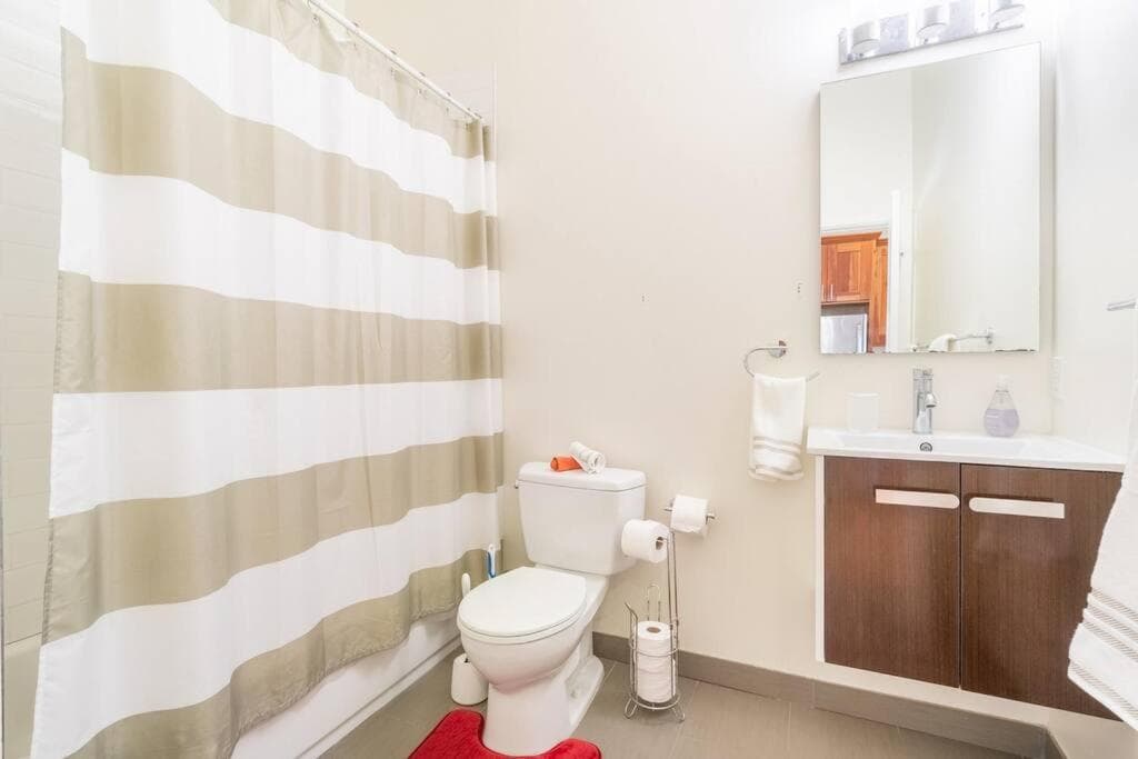 Photograph supplied for Huge Modern 4 Bedroom Flat w/ City Views and Deck
