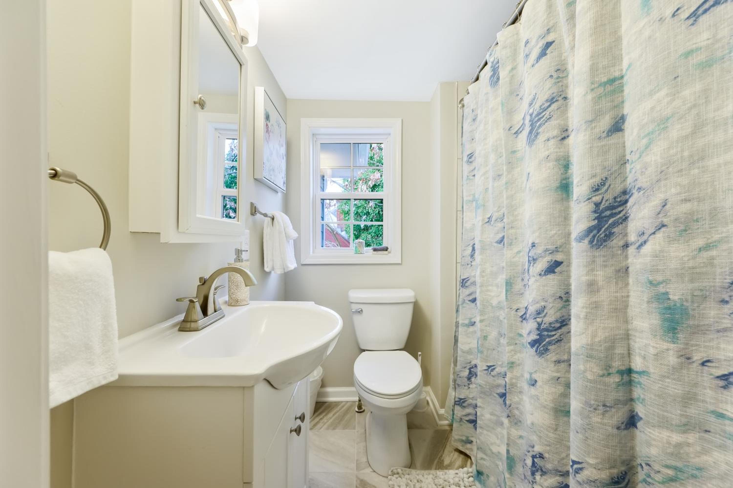 Photograph supplied for *Lux Modern Townhome * Downtown* King Beds * Duke*