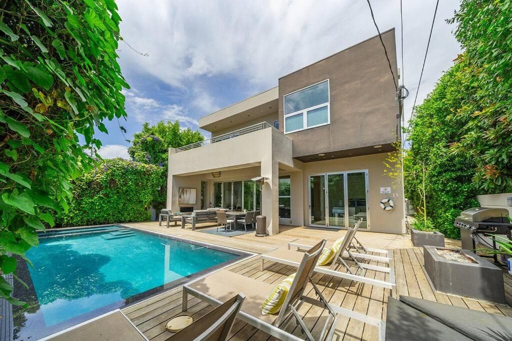 Photograph supplied for Beverly Grove Villa D