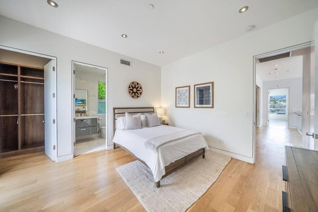 Photograph supplied for Beverly Grove Villa D