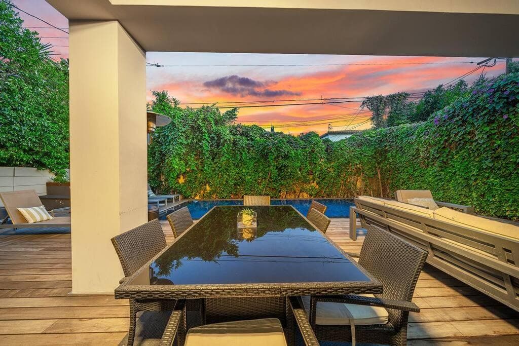 Photograph supplied for Beverly Grove Villa D