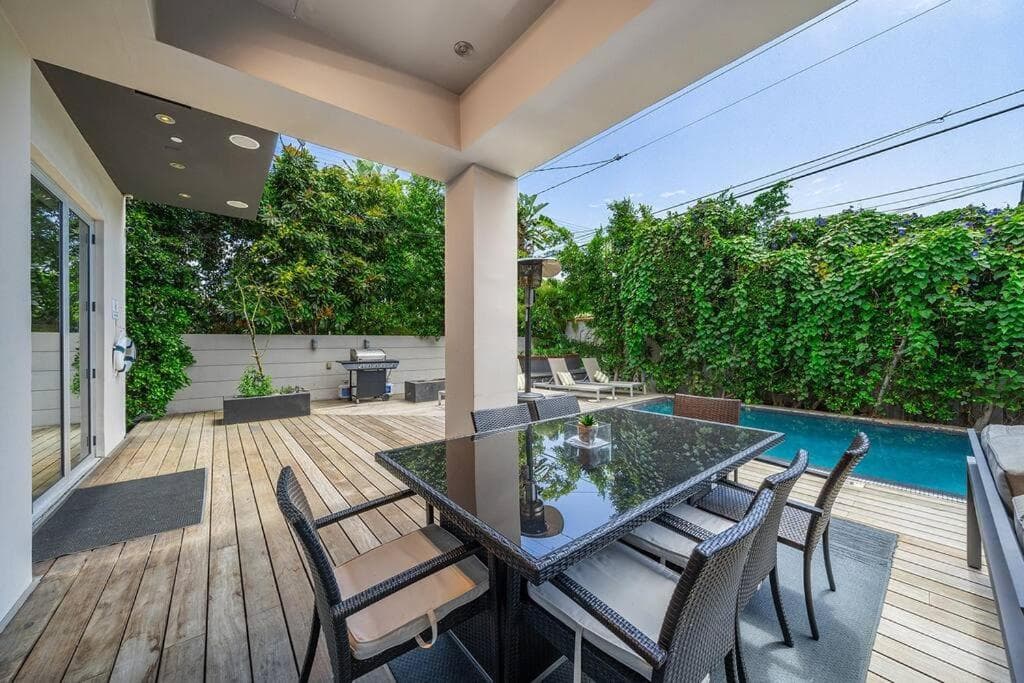 Photograph supplied for Beverly Grove Villa D