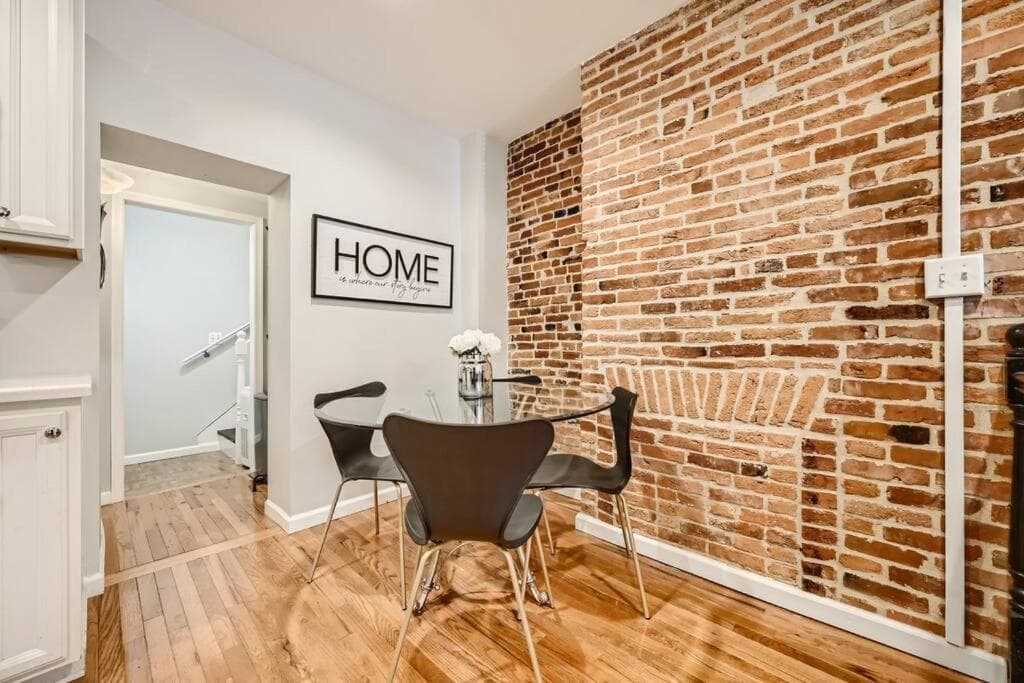 Photograph supplied for Trendy Spot in Downtown Baltimore/Fellspoint