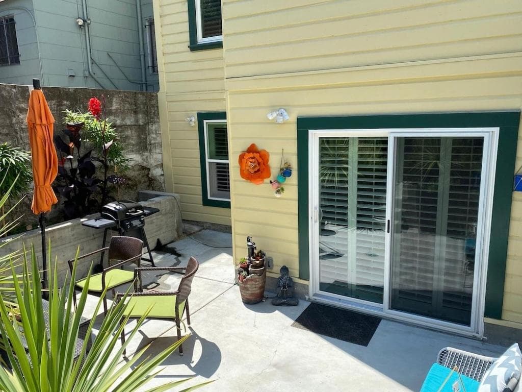 Photograph supplied for Beautiful Condo in Sun Drenched Garden