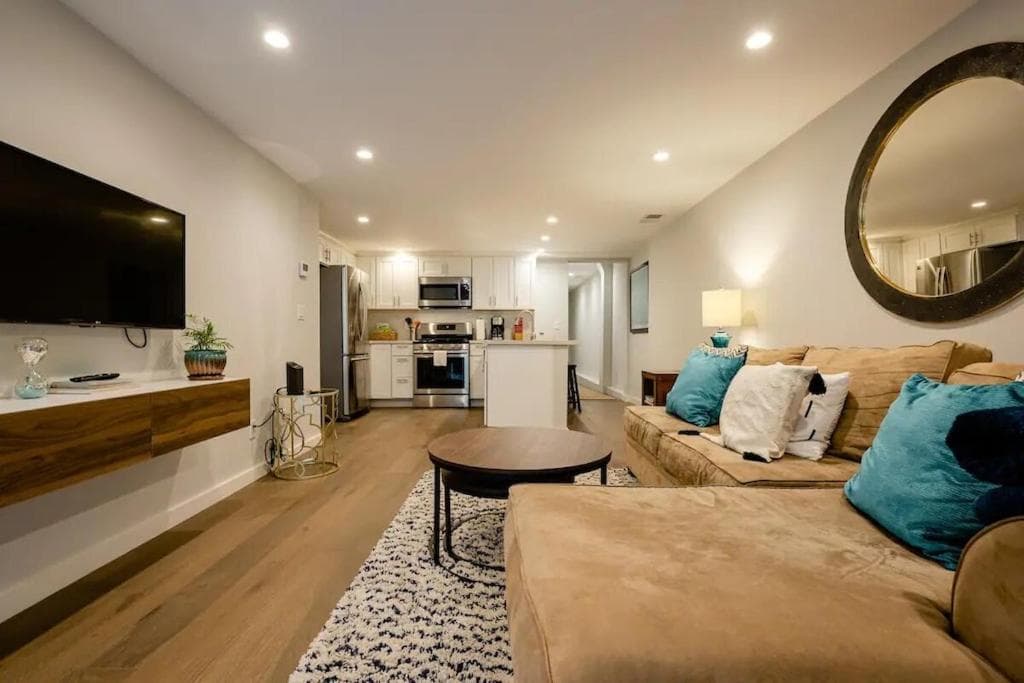 Photograph supplied for Beautiful Condo in Sun Drenched Garden