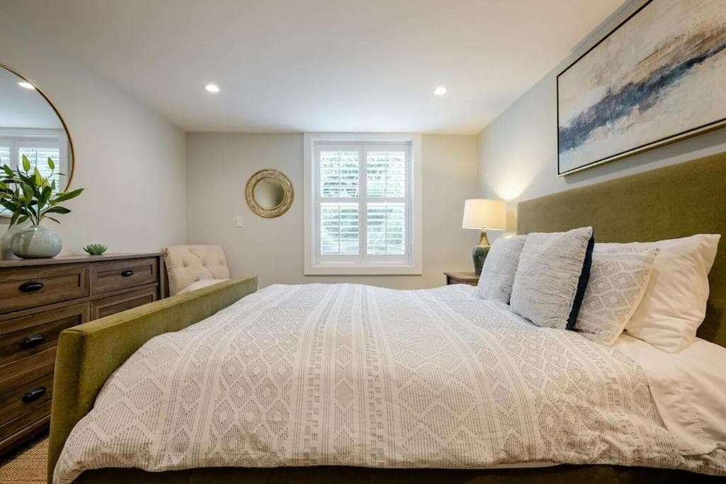 Photograph supplied for Beautiful Condo in Sun Drenched Garden