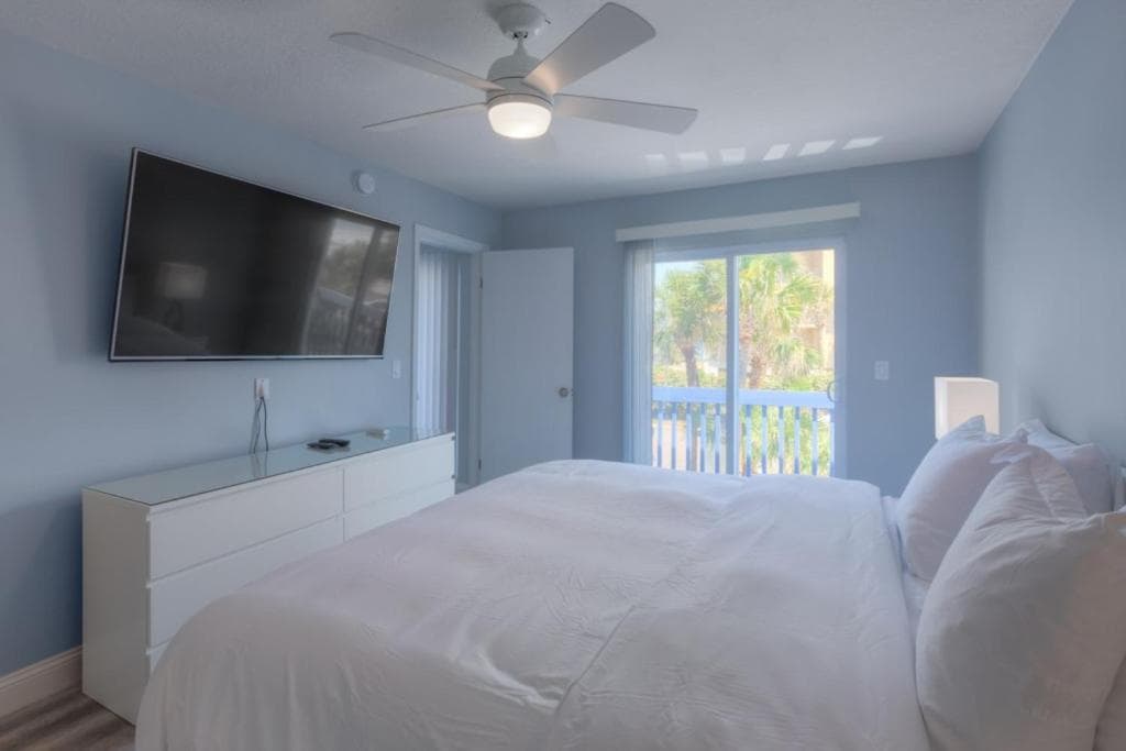 Photograph supplied for Sandy Feet Retreat 4 Oceanview Balconies Pets Ok