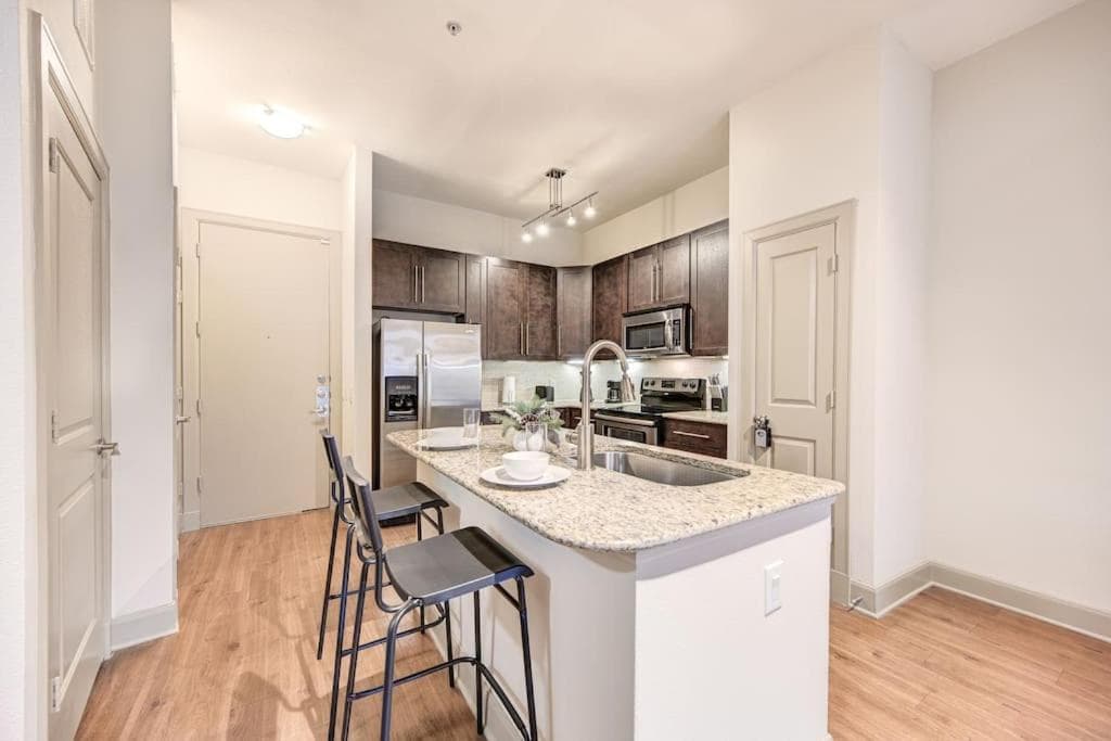 Photograph supplied for Beautiful 1Br/NRG/Pool/Wi-Fi/PetsOK/Garage parking