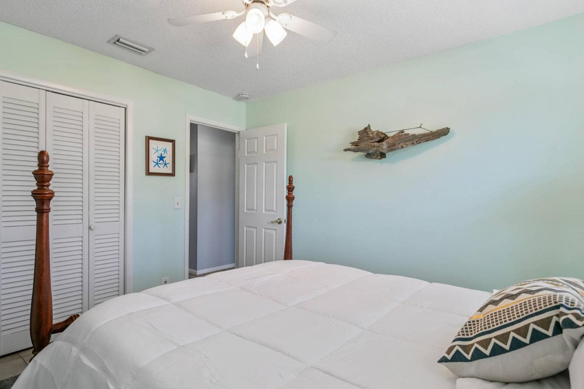 Photograph supplied for Beach Bungalow 700