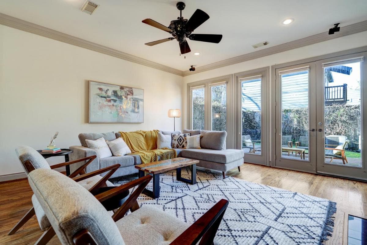Photograph supplied for Spacious & Intimate Townhome near TMC/NRG Stadium/Rice Village