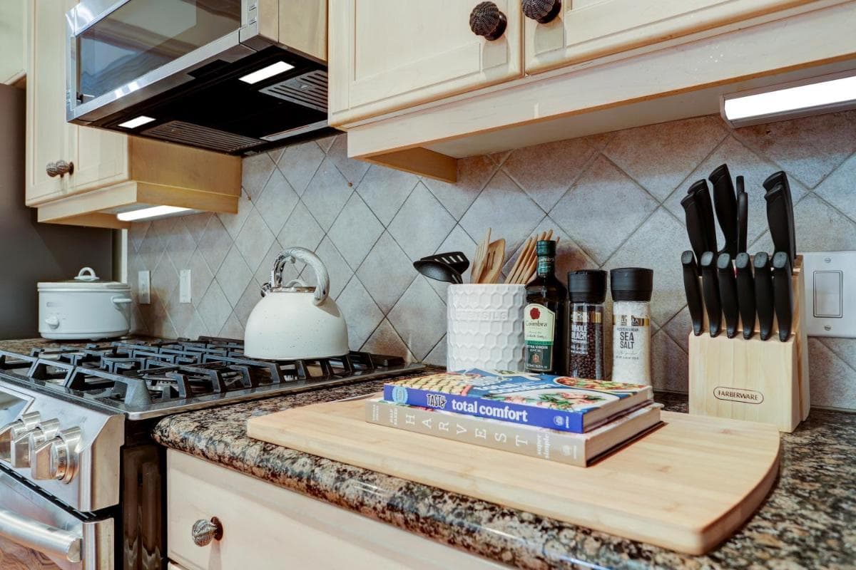Photograph supplied for Spacious & Intimate Townhome near TMC/NRG Stadium/Rice Village