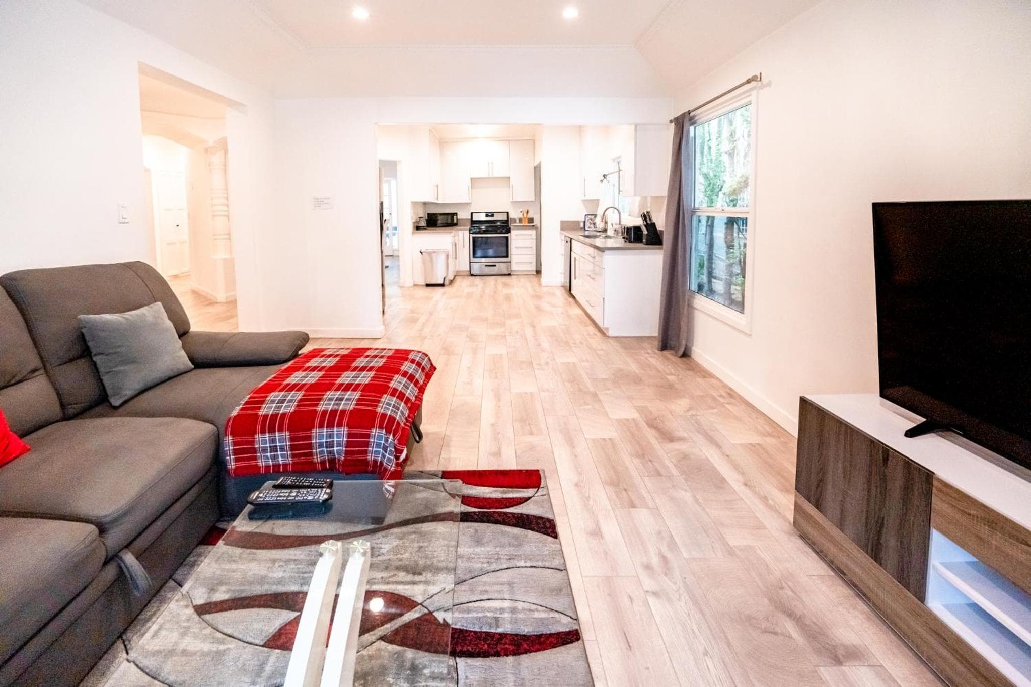 Photograph supplied for Large Spacious 3 Bedroom 3 Bathroom by Beverly Hills