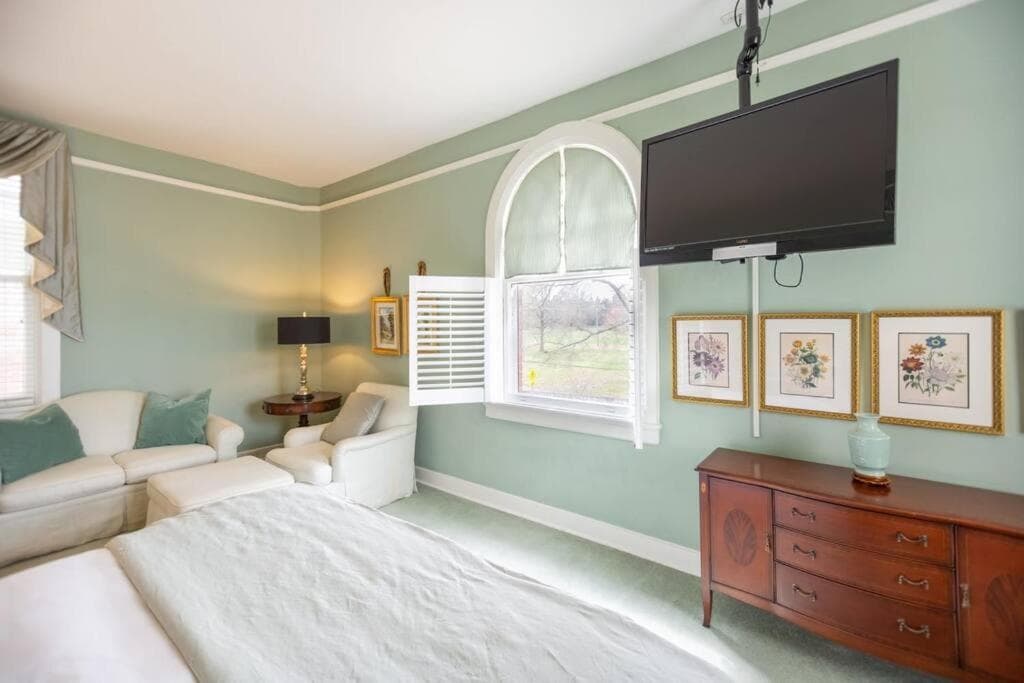 Photograph supplied for Quaint Spacious Studio in Durham 5 Min to Downtown