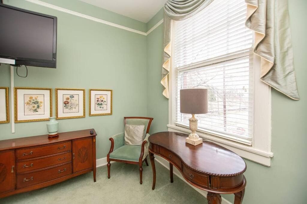 Photograph supplied for Quaint Spacious Studio in Durham 5 Min to Downtown