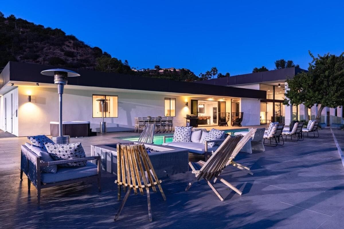 Photograph supplied for Mid Century Modern Villa In Trousdale With Tennis