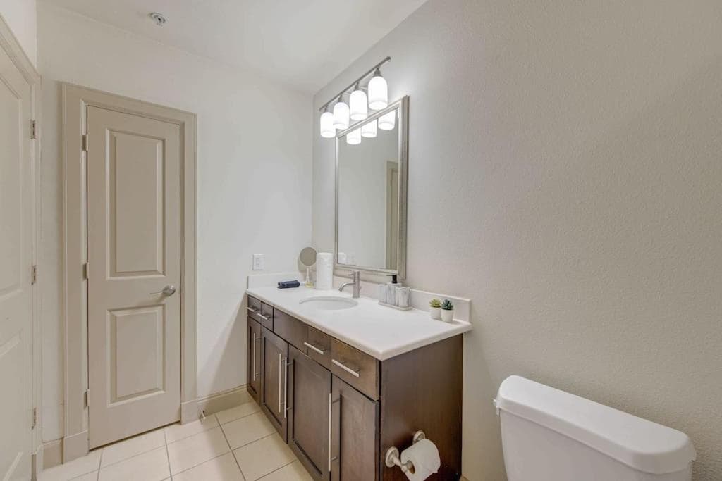 Photograph supplied for Cozy Apt NRG Pool,Wi-Fi, Free Parking, PetsOK!