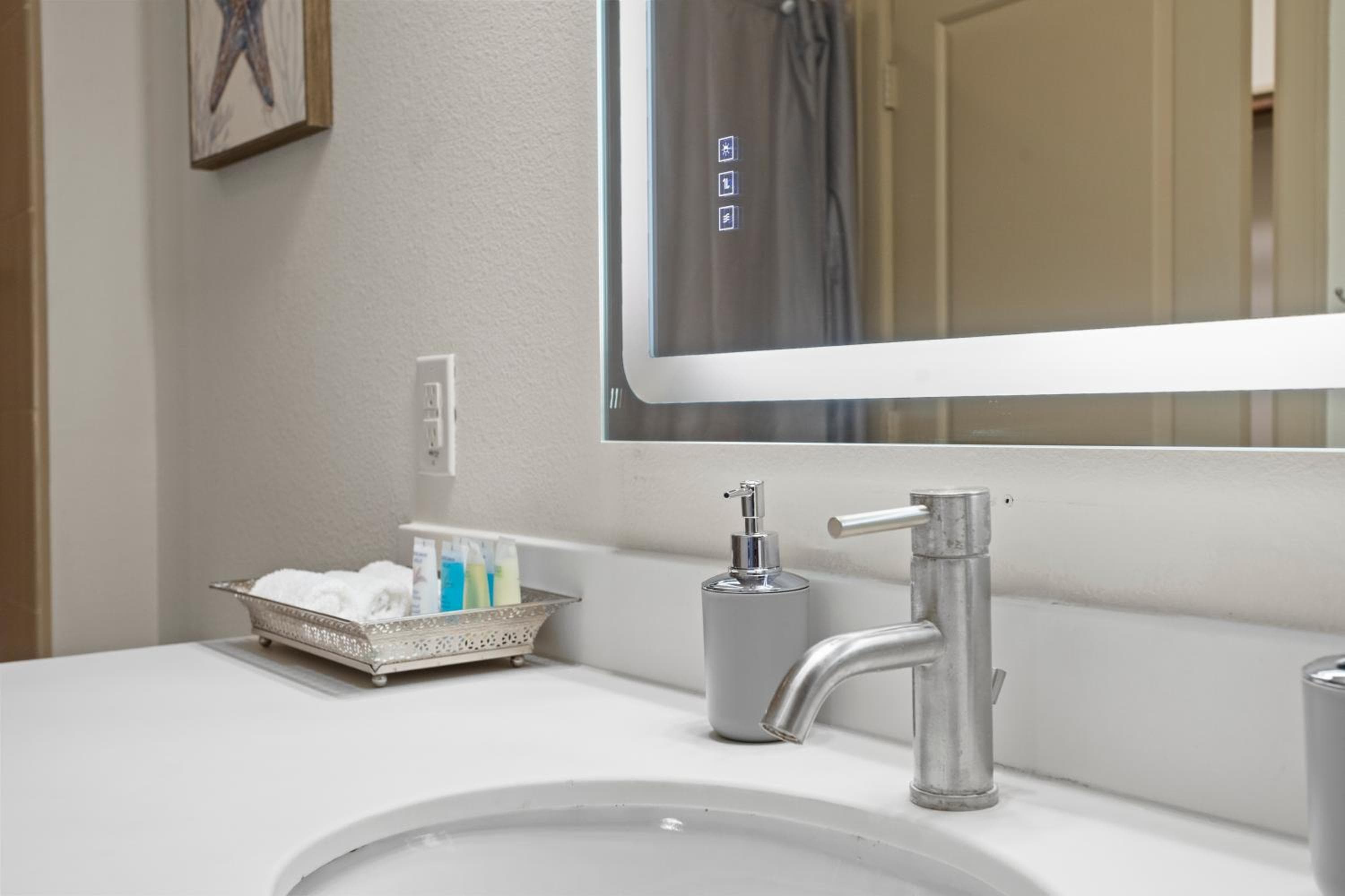 Photograph supplied for Modern 1BR Apt • City View • Med Center • Galleria