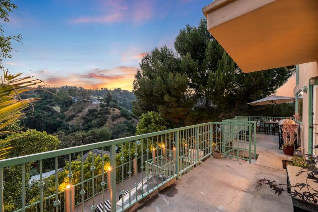 Photograph supplied for Laurel Canyon Hideaway - booking issues email Lawrencelaurelcyn at gmail