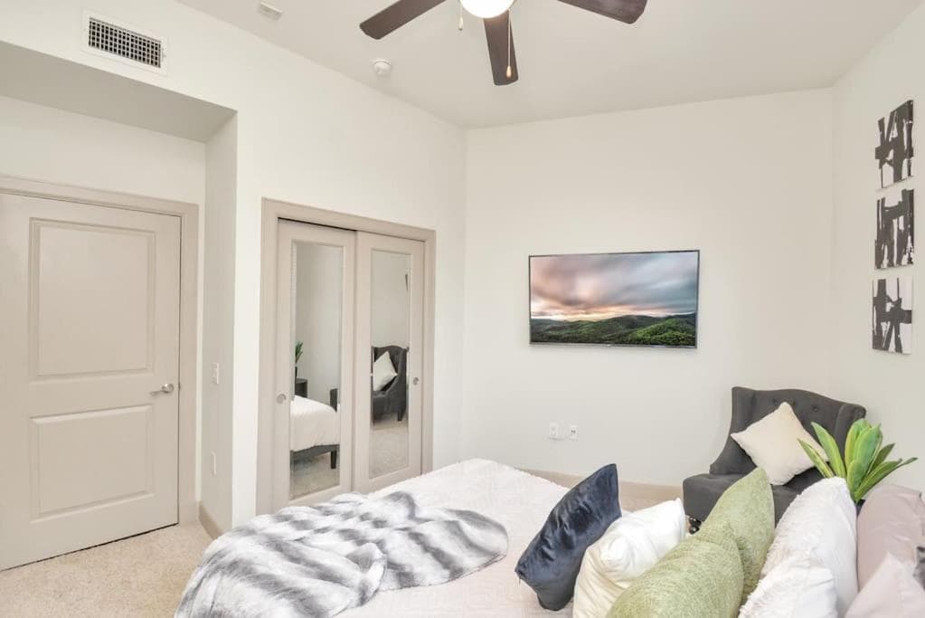 Photograph supplied for Lux Mid-Rise Walking Distance to NRG Stadium
