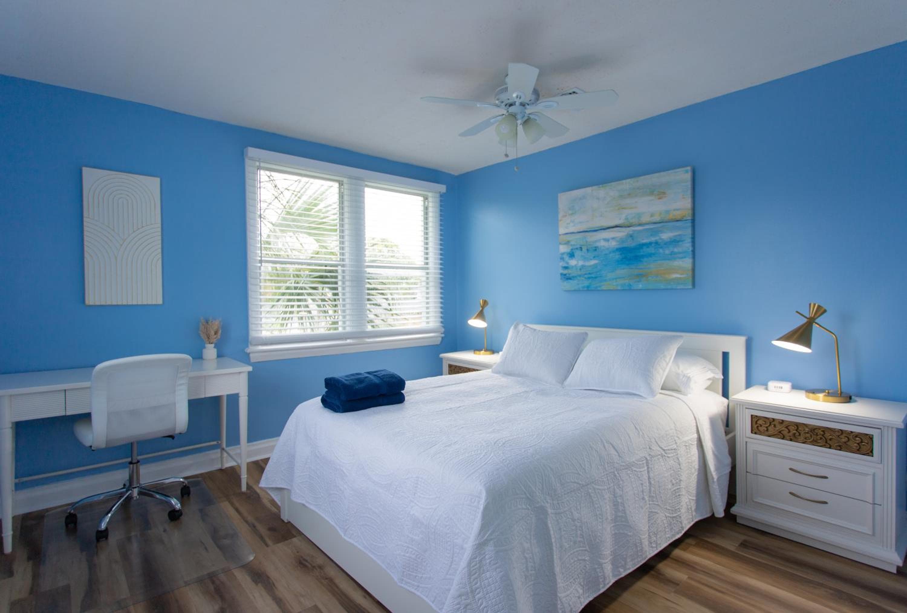 Photograph supplied for Centrally Located Two Bedroom Unit! Close to Everything!
