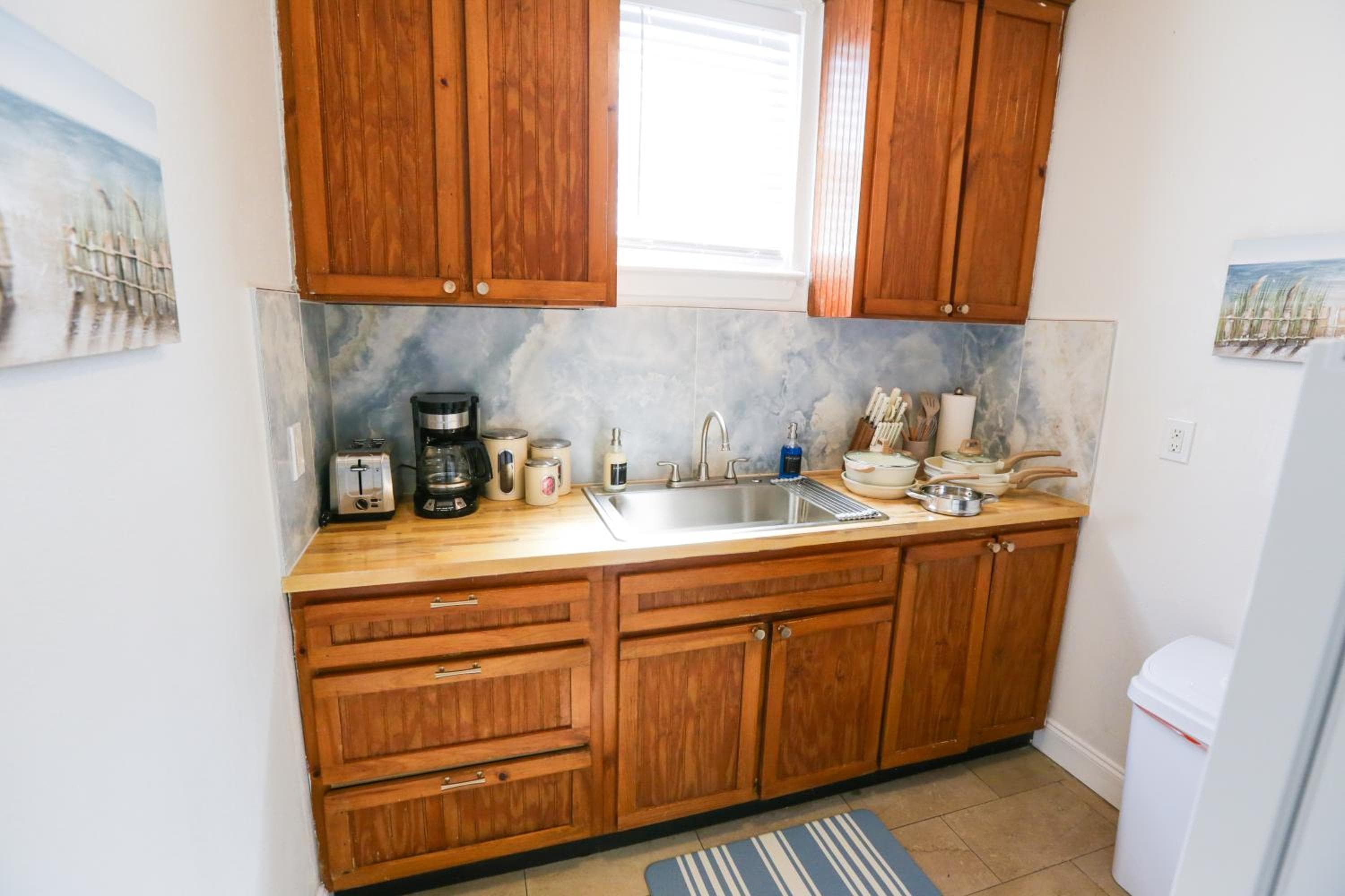 Photograph supplied for Centrally Located Efficiency One Mile to the Beach!