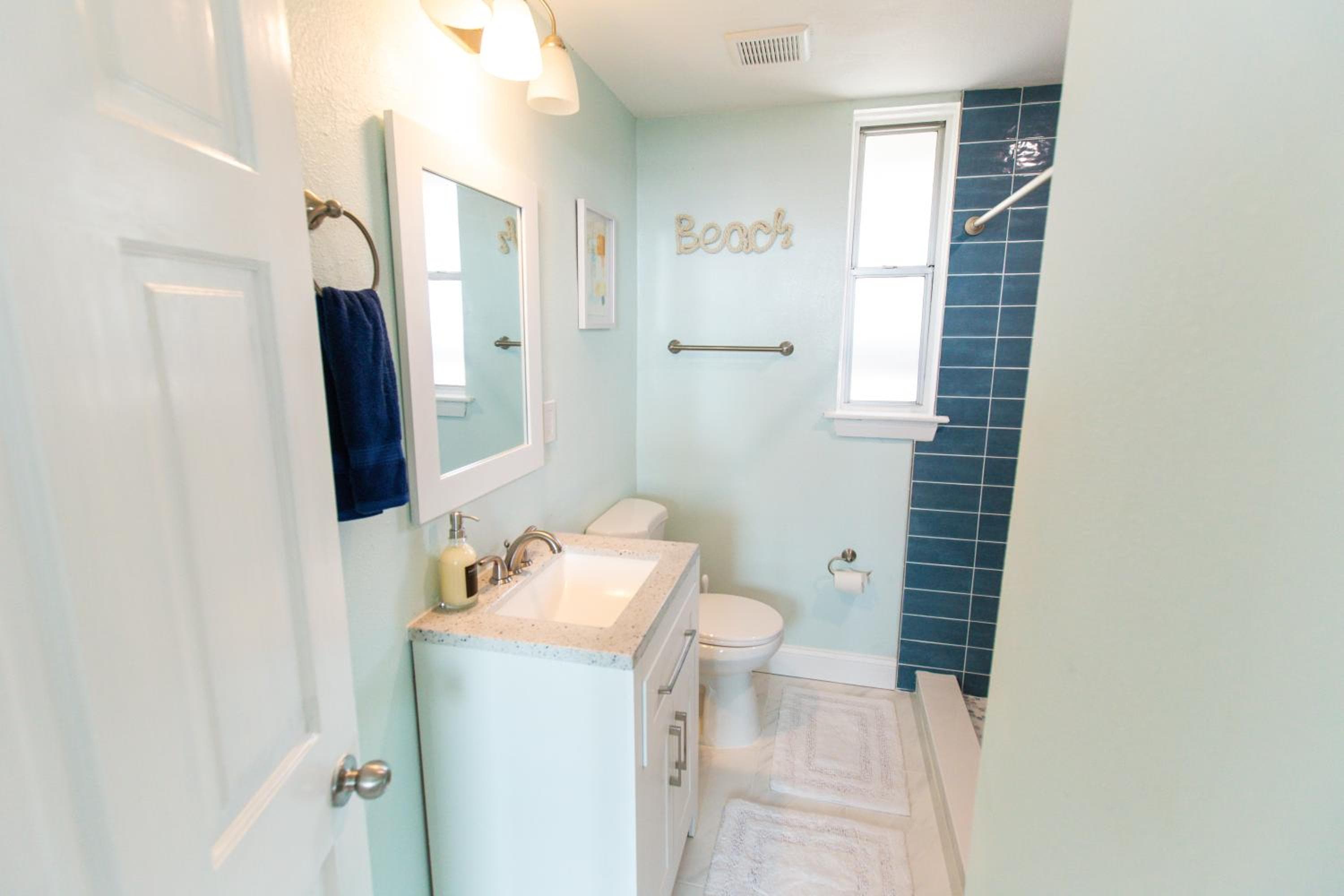 Photograph supplied for Centrally Located Efficiency One Mile to the Beach!