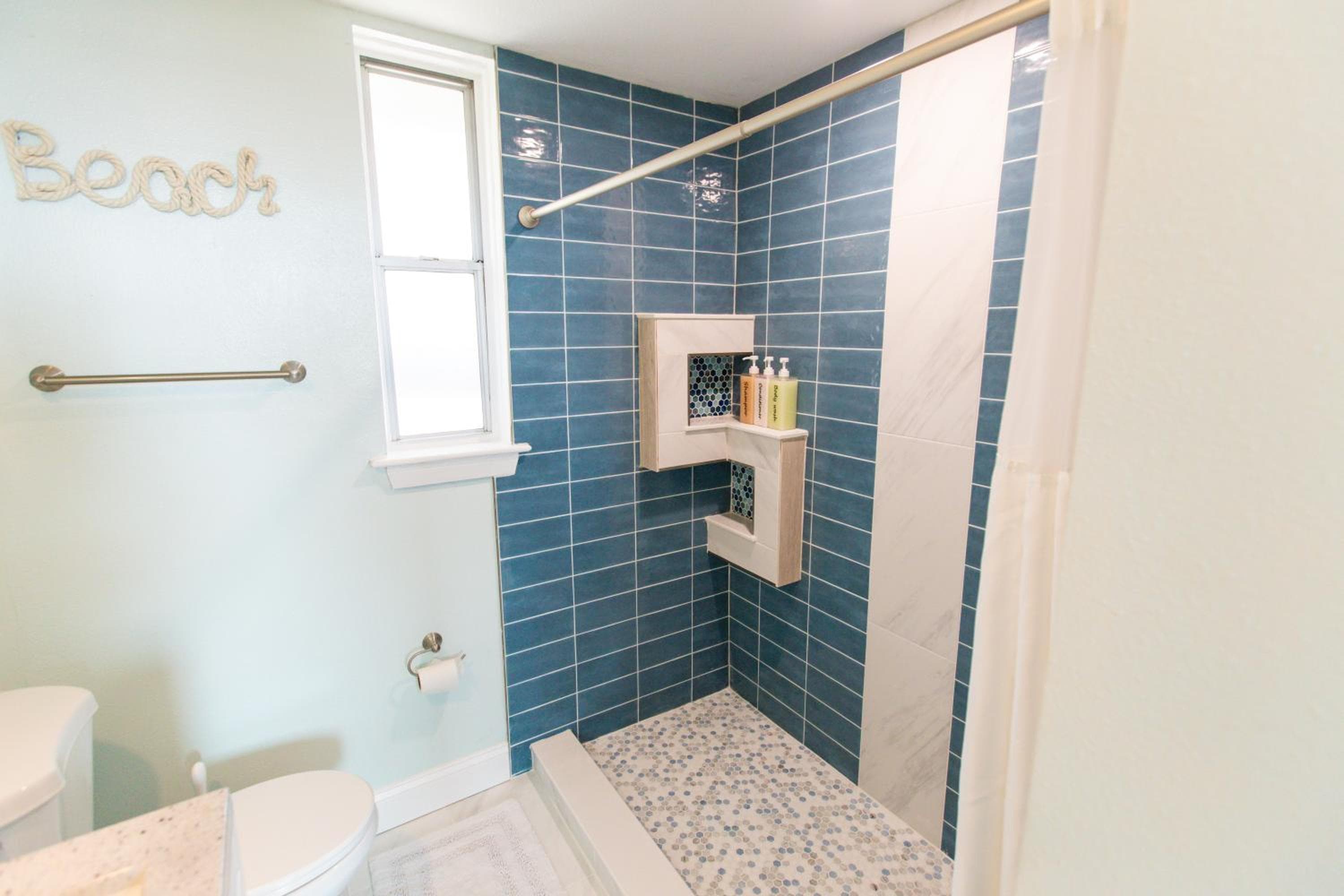 Photograph supplied for Centrally Located Efficiency One Mile to the Beach!
