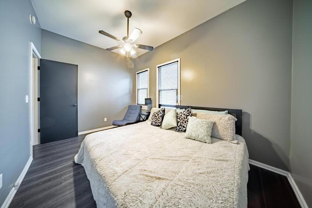 Photograph supplied for Walkable Little Italy 2BR King Bed Near CWRU & Cleveland Clinic