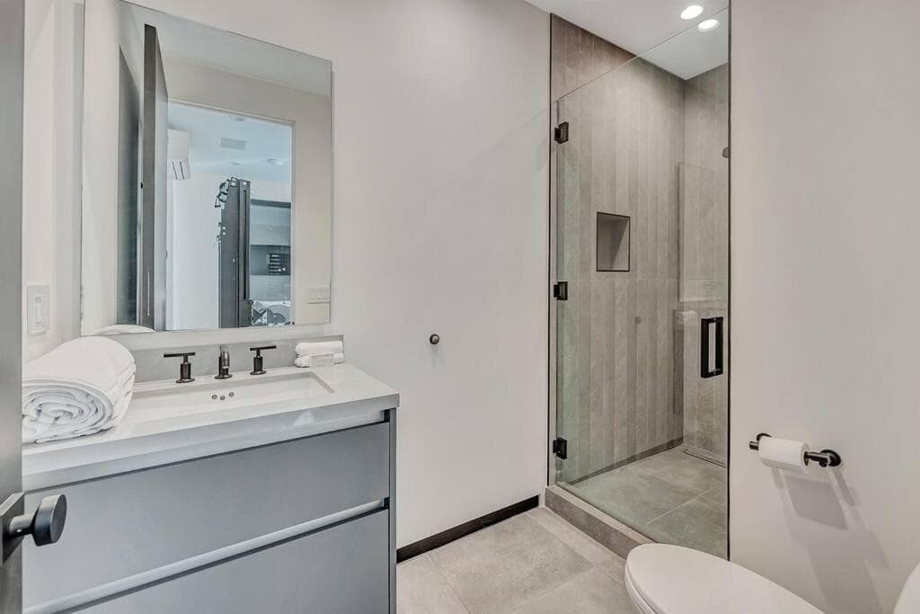 Photograph supplied for 5BRM 6Bath Off Sunset in WeHo Villa