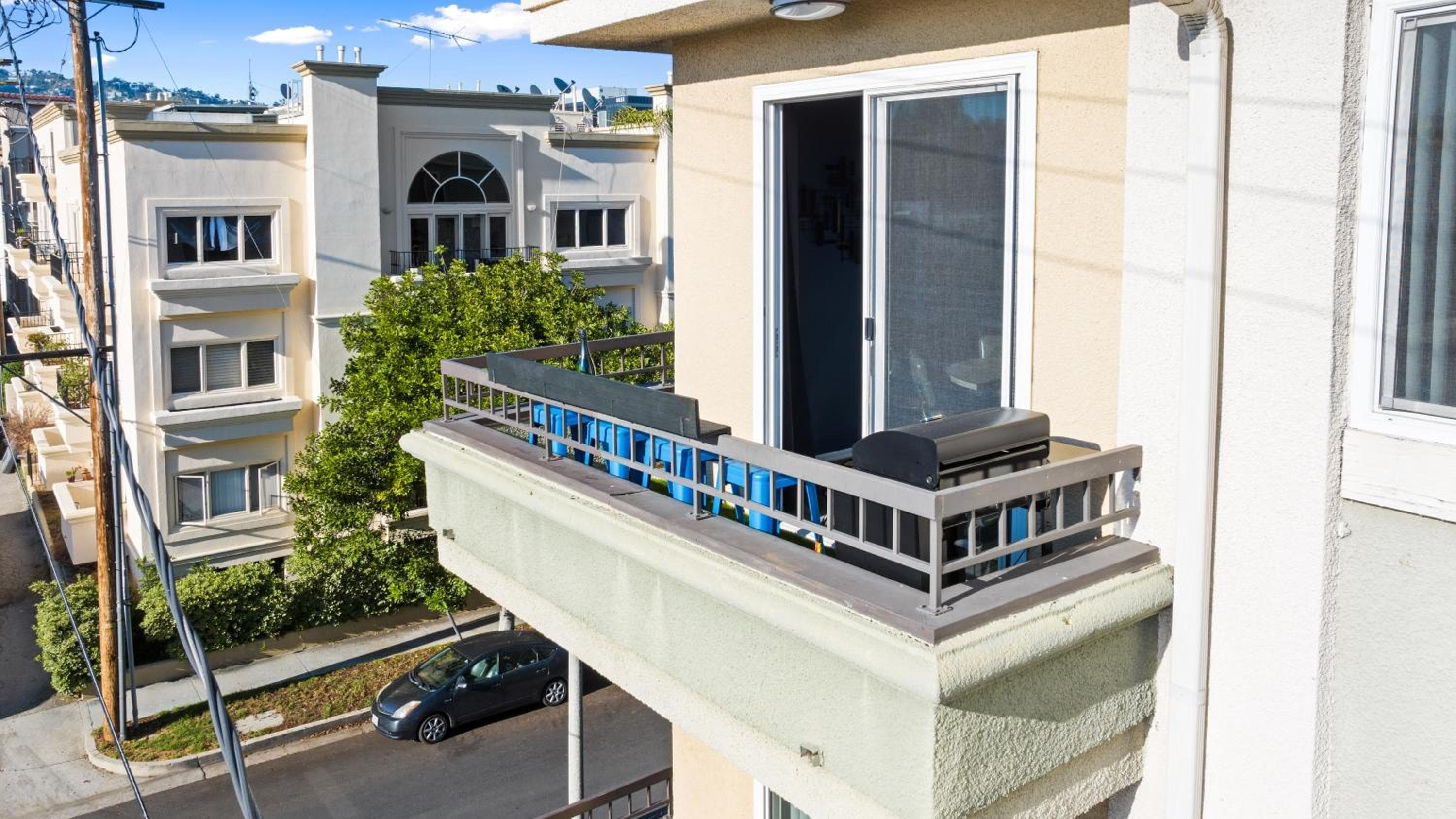Photograph supplied for Beverly Hills Penthouse 2 BR Apt with Parking 407