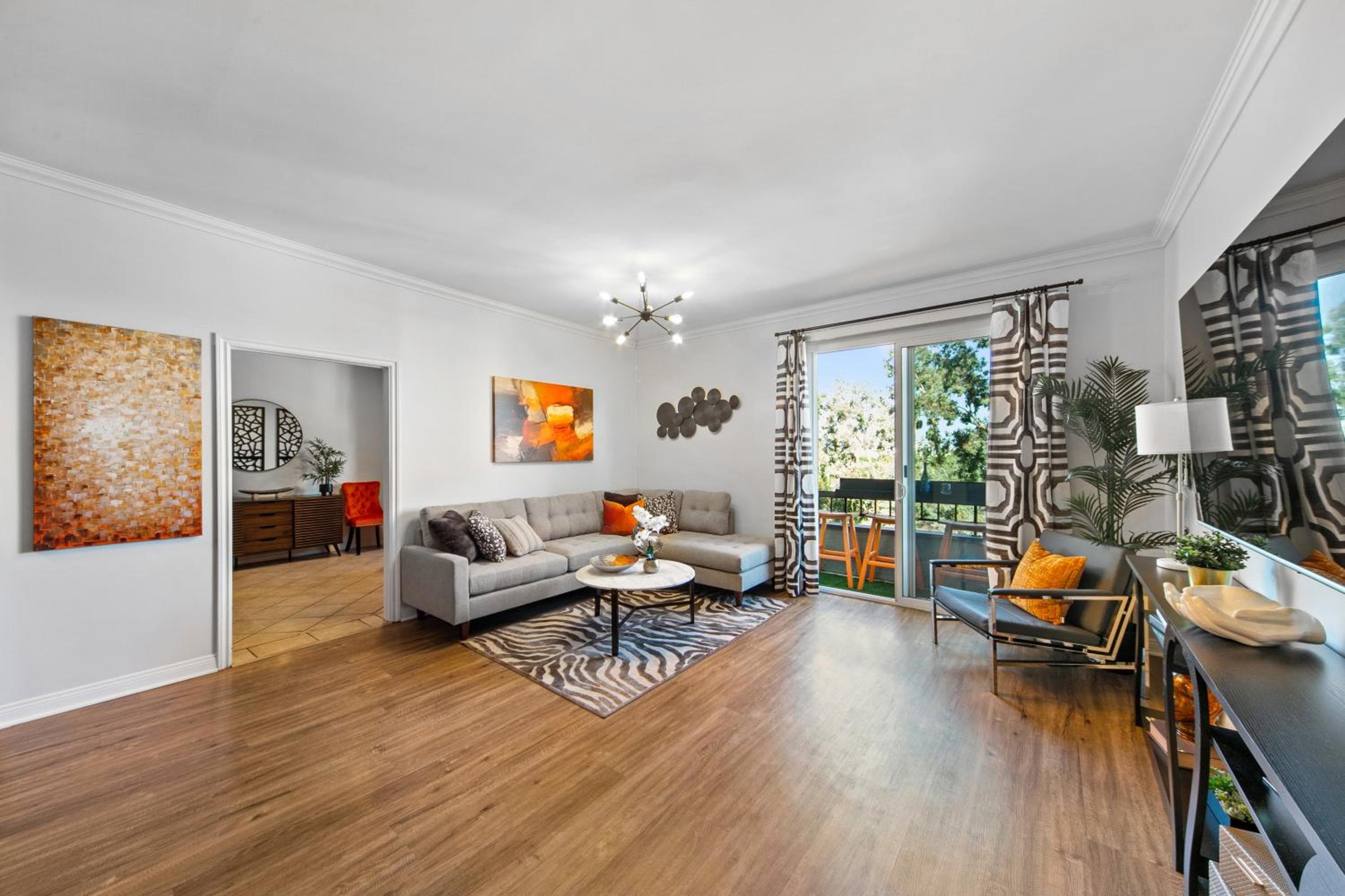 Photograph supplied for Beverly Hills 2 bed 2 bath Penthouse with Den and Parking 414